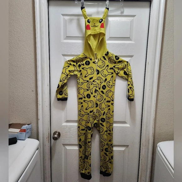 Pokemon Pikachu Pajamas Child's Medium 8/10 One Piece Fleece Full Zip Hooded - Picture 1 of 6